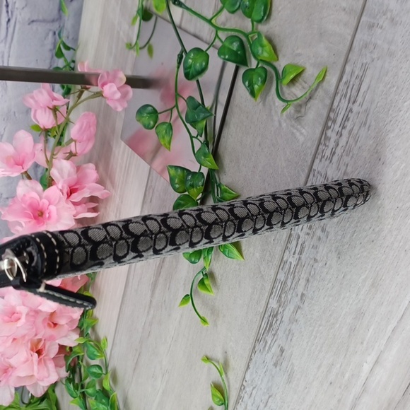 Coach Signature Tablet Sleeve NWOT - Picture 7 of 7